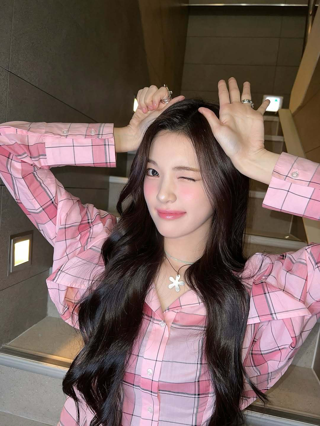 Behind-the-scenes cut of Hearts2Hearts