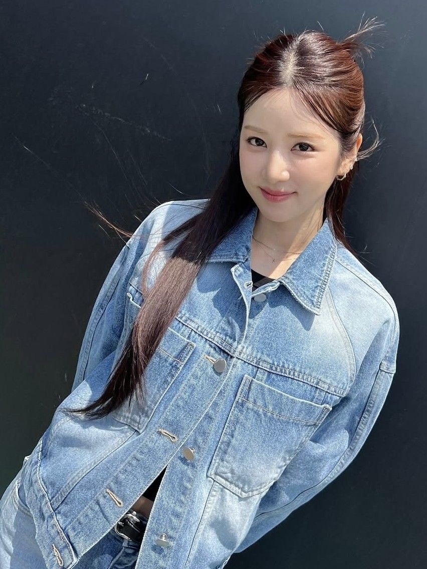Recent activity shot of Park Chorong (Apink)