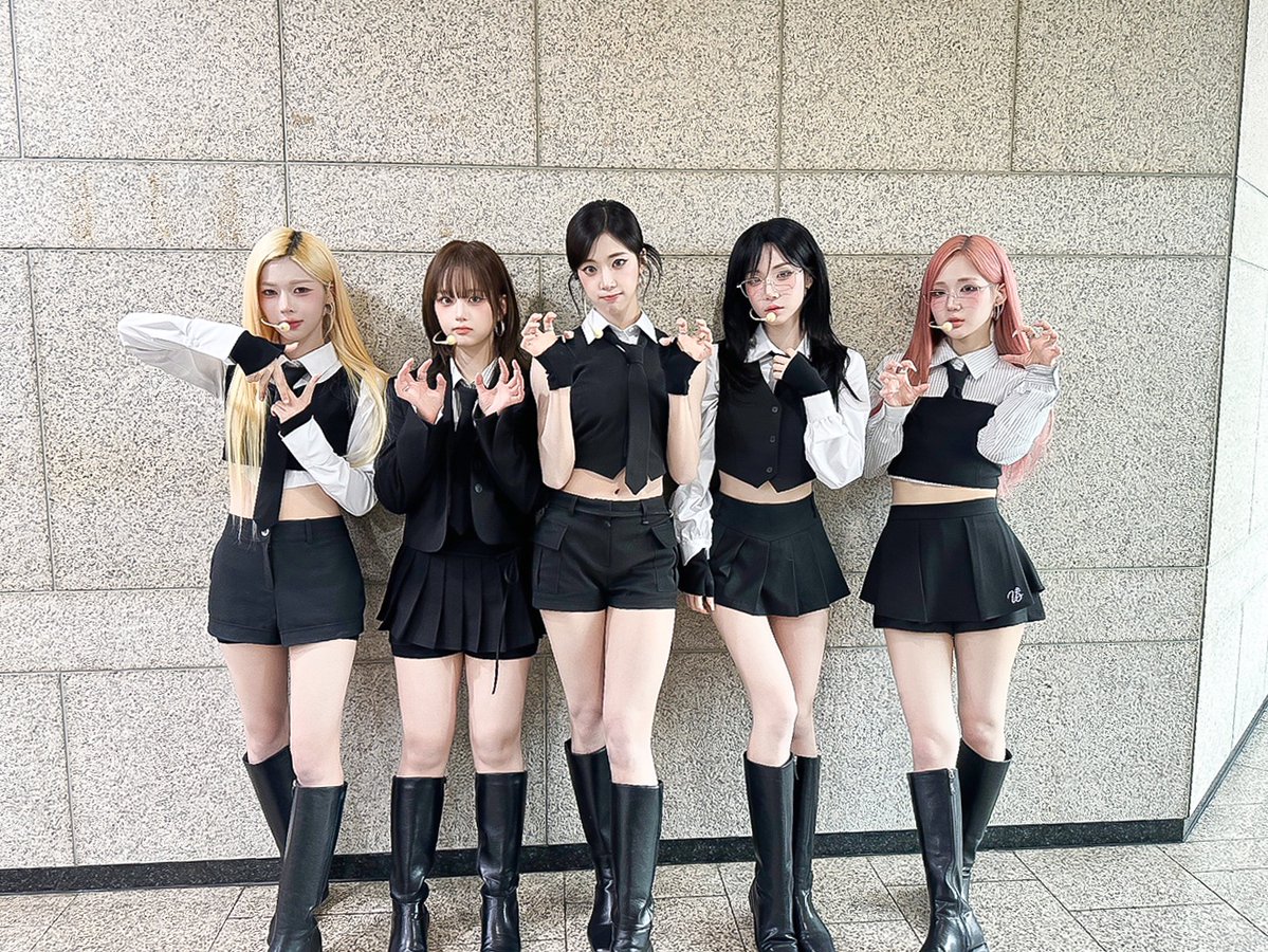 A moment captured by tripleS's fan