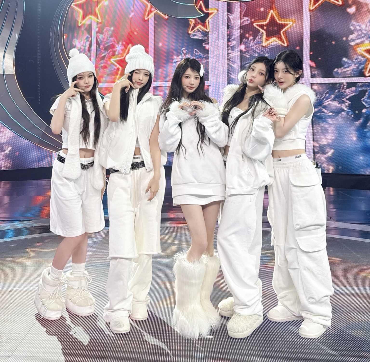 A moment captured by ILLIT's fan