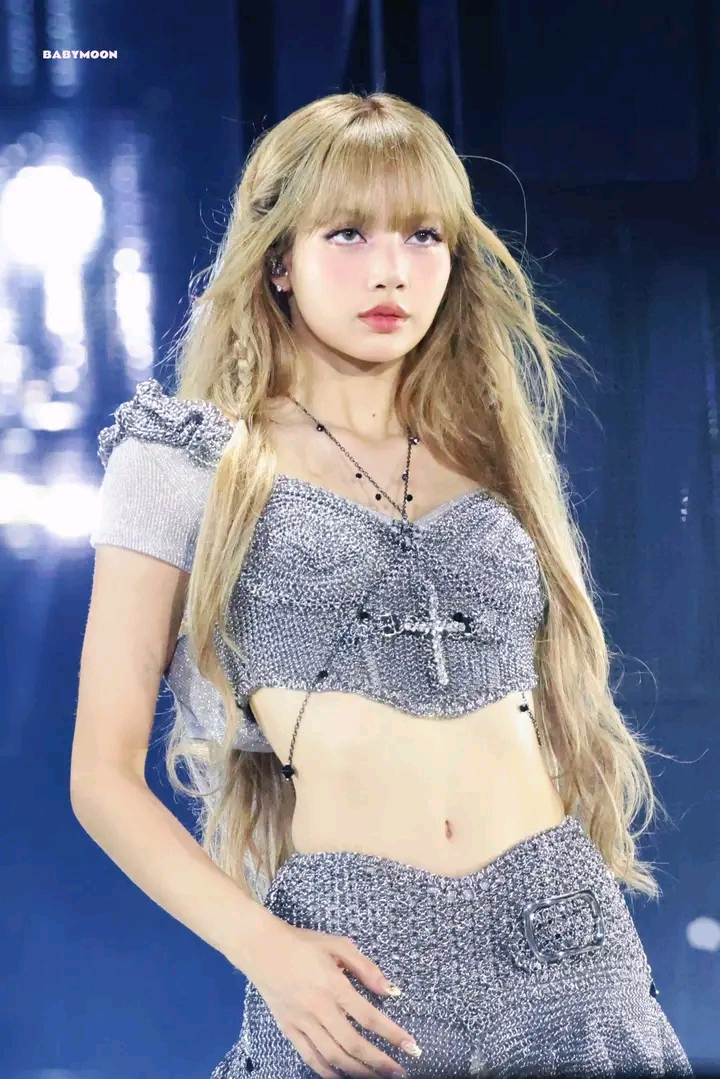 Momen yang diabadikan oleh penggemar Lisa (BLACKPINK)