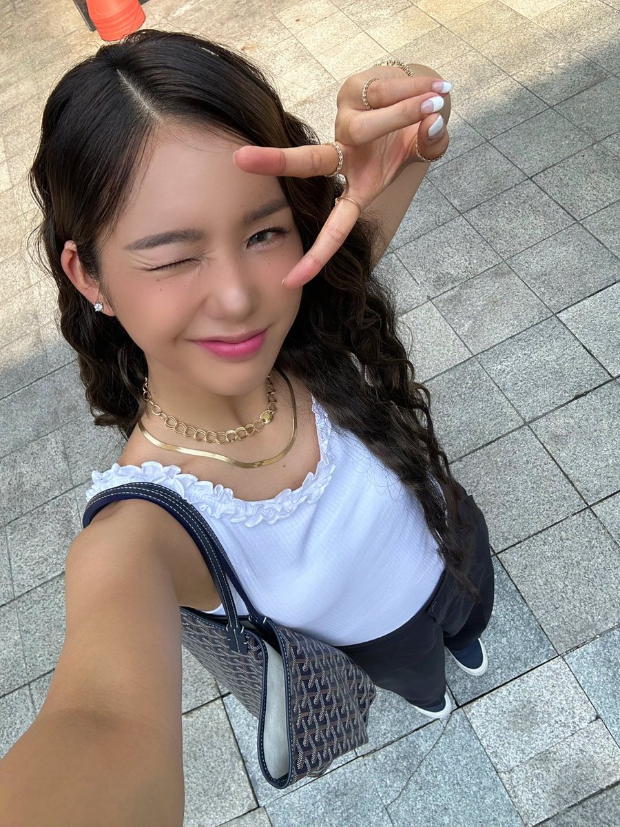 A moment captured by OH MY GIRL's fan