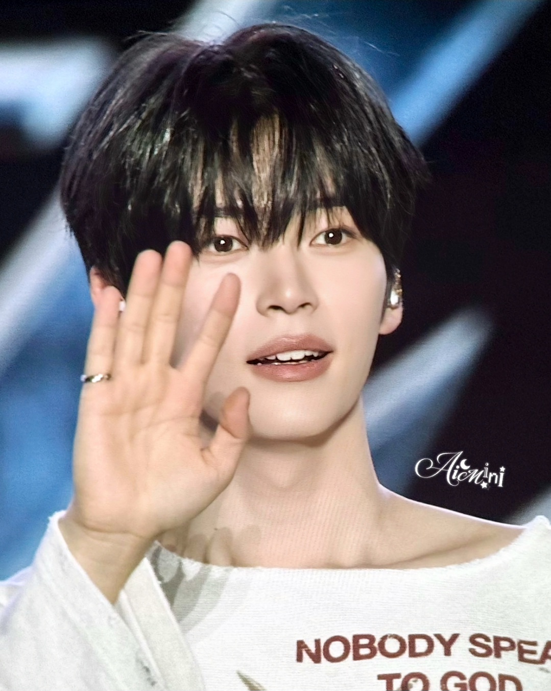 Recent activity shot of Sung Hanbin (ZEROBASEONE)