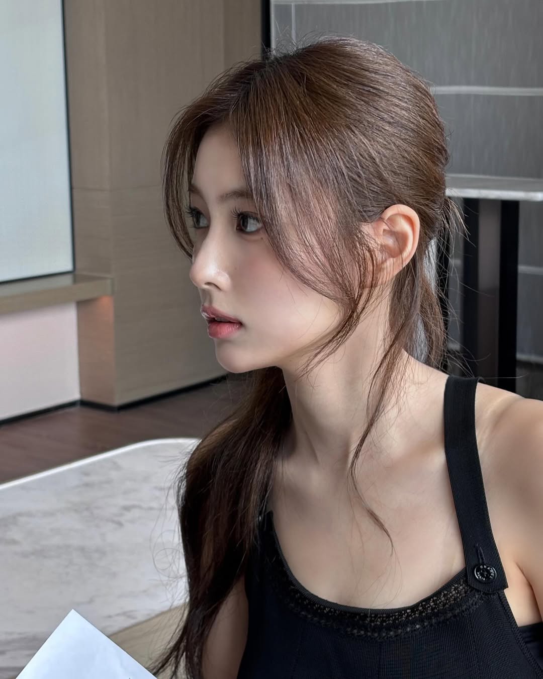 A moment captured by Kang Hyewon's fan