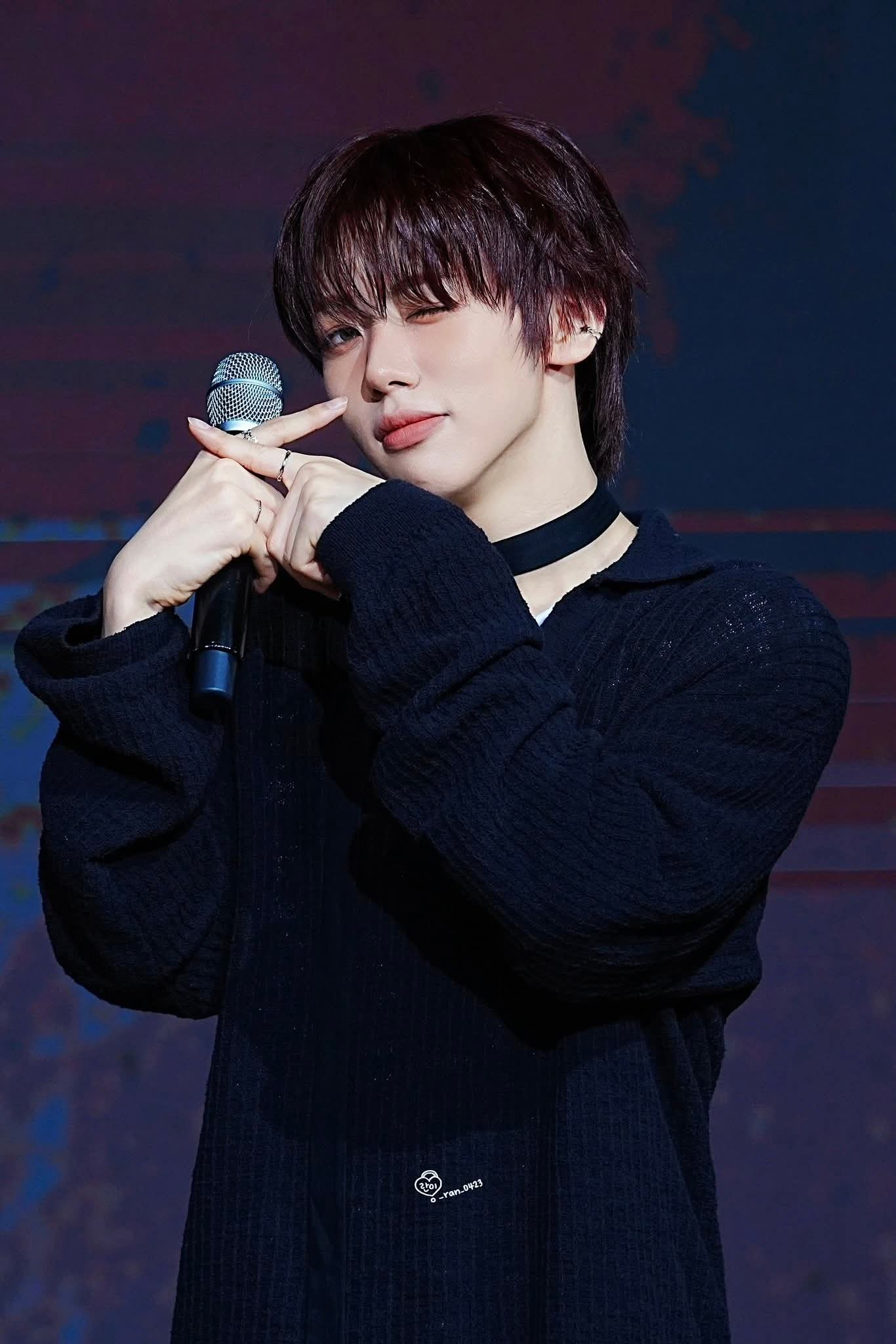 A moment captured by AHOF's fan