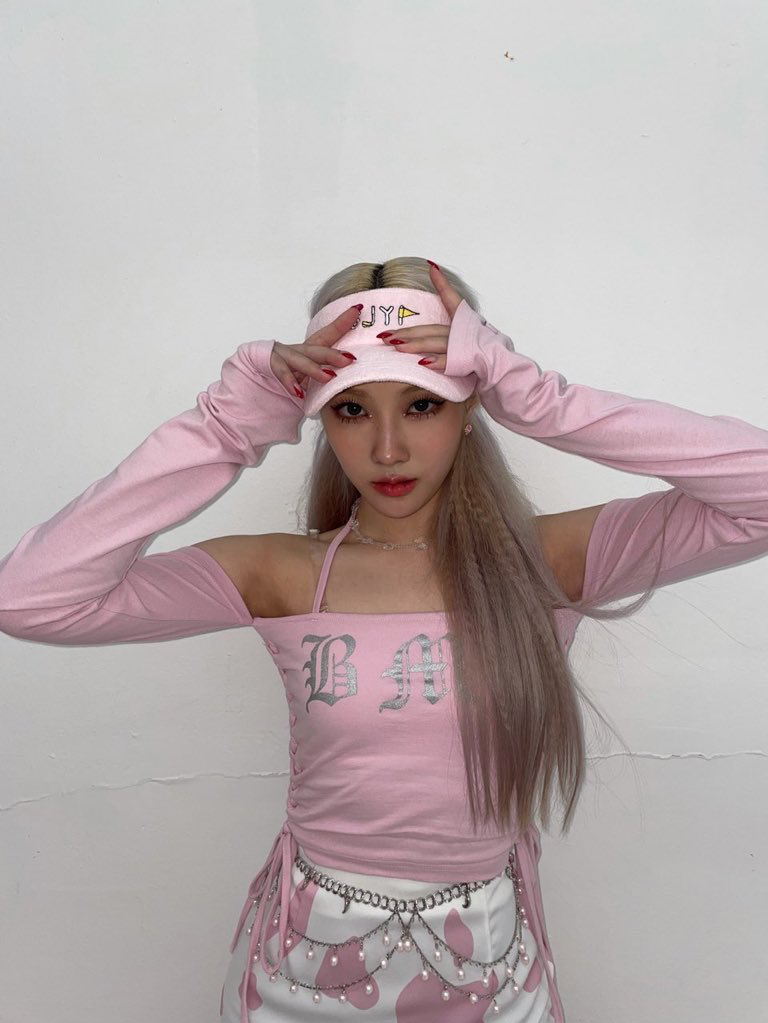Behind-the-scenes cut of PURPLE K!SS