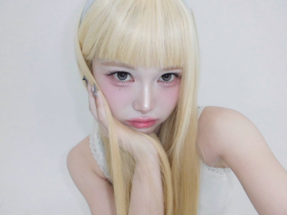 A moment captured by tripleS's fan