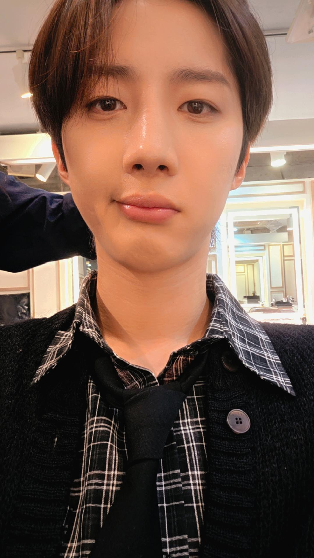 Latest photo of Hui (PENTAGON)