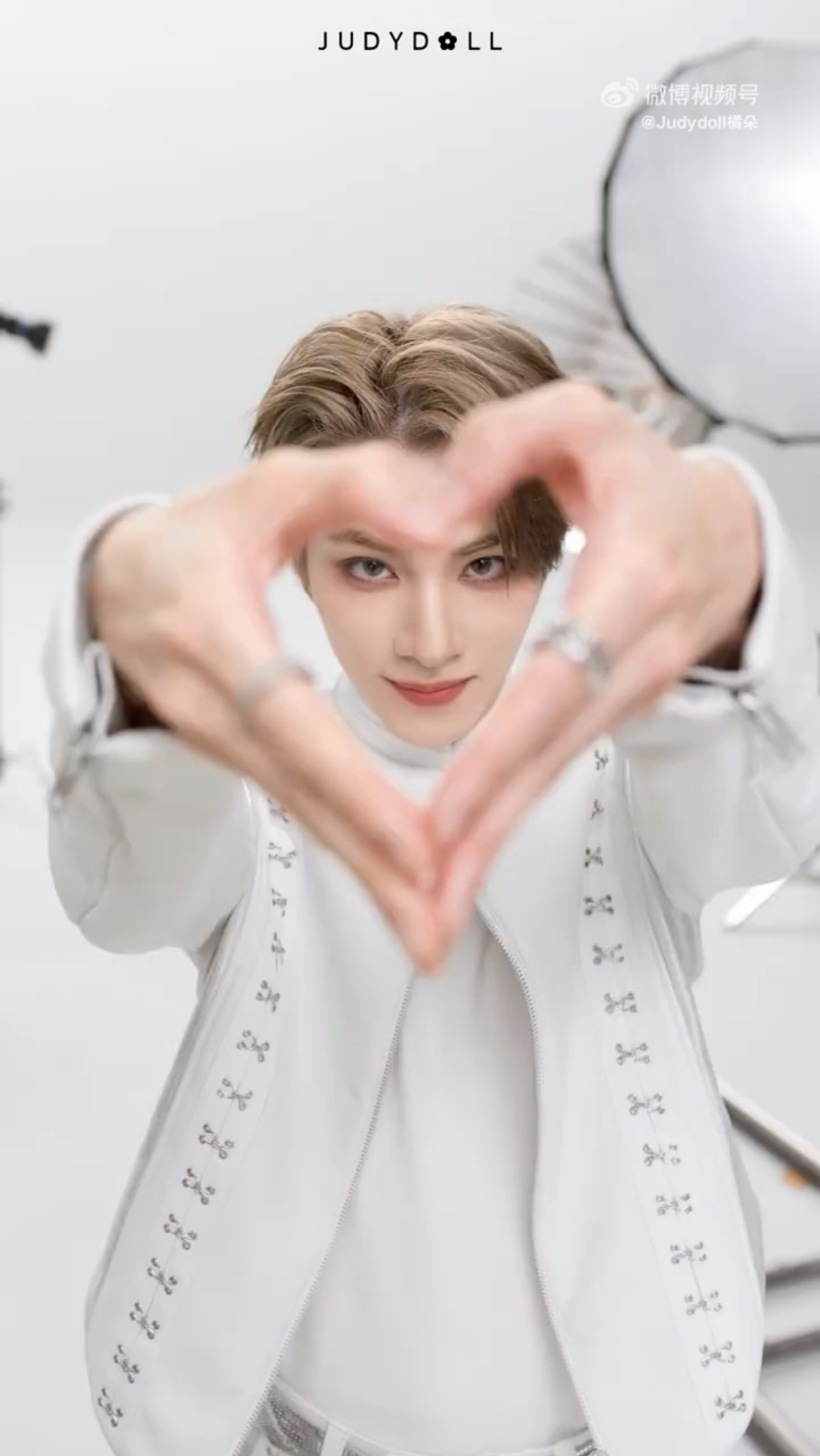 Today's most popular wallpaper in the XIAOJUN (WayV) community