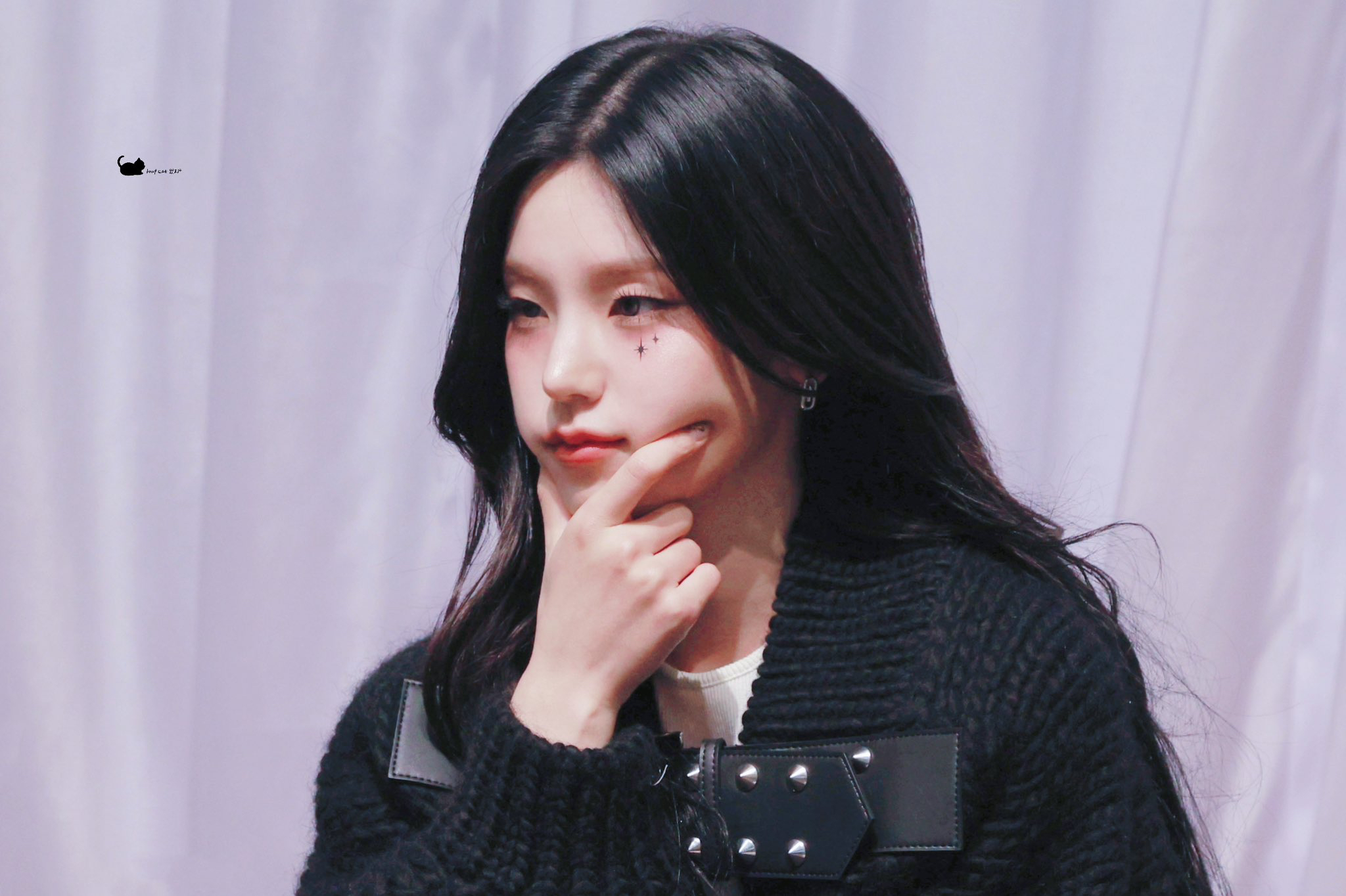 Recent activity shot of Yeji (ITZY)