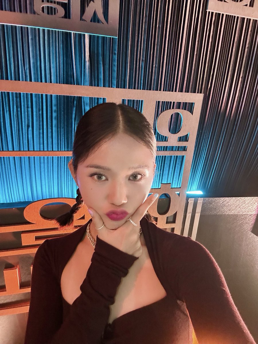 Behind-the-scenes cut of OH MY GIRL