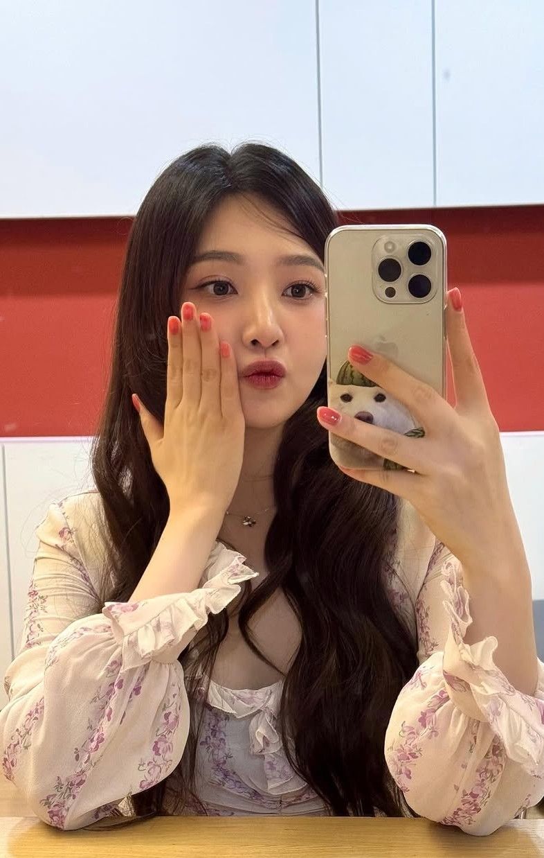 Recent activity shot of Joy (Red Velvet)