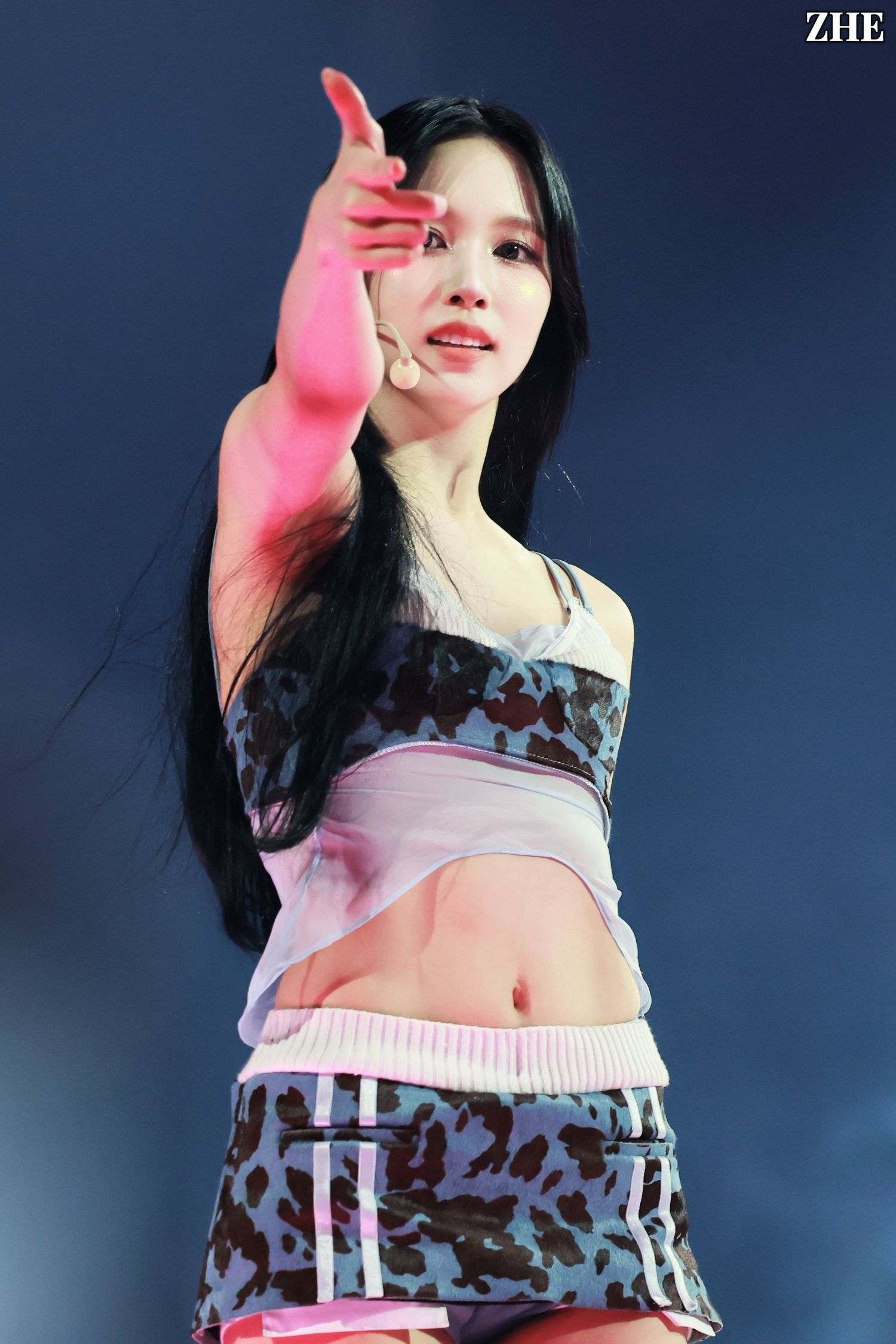 Behind-the-scenes cut of Mina (TWICE)