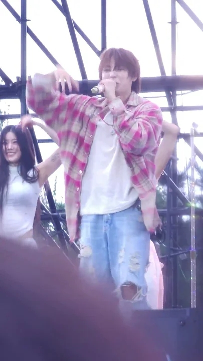 Recent activity shot of Ha Sungwoon