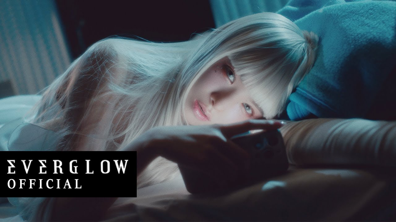 A moment captured by EVERGLOW's fan