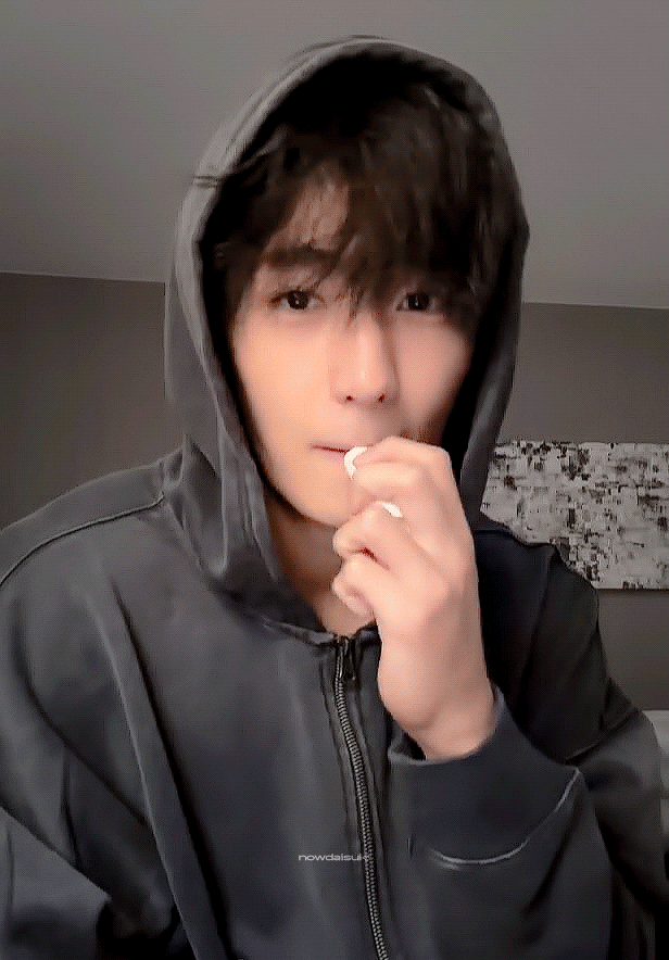 贤在 (THE BOYZ)粉丝拍下的瞬间
