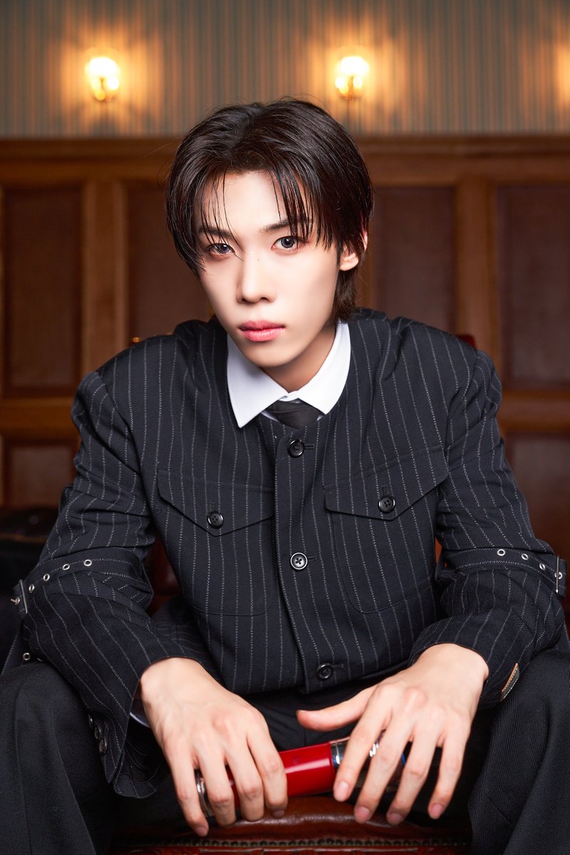 Behind-the-scenes cut of n.SSign