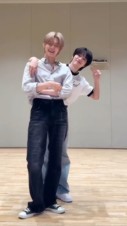 然竣 (TOMORROW X TOGETHER)的幕后花絮