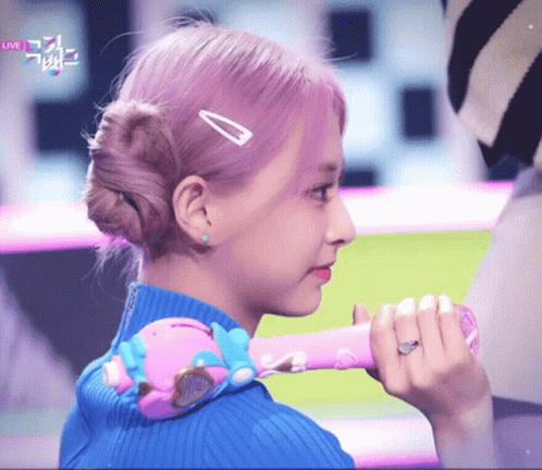 Behind-the-scenes cut of Tzuyu (TWICE)