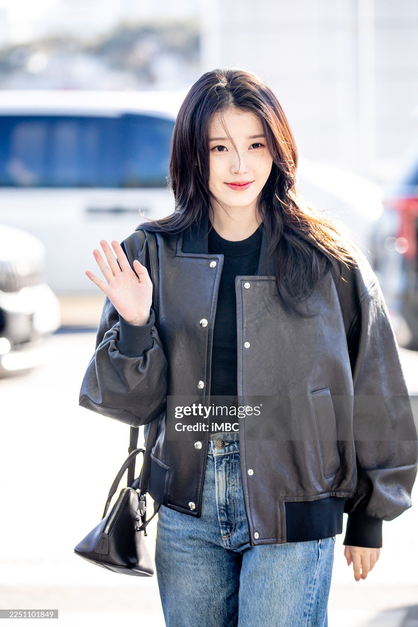 Behind-the-scenes cut of IU