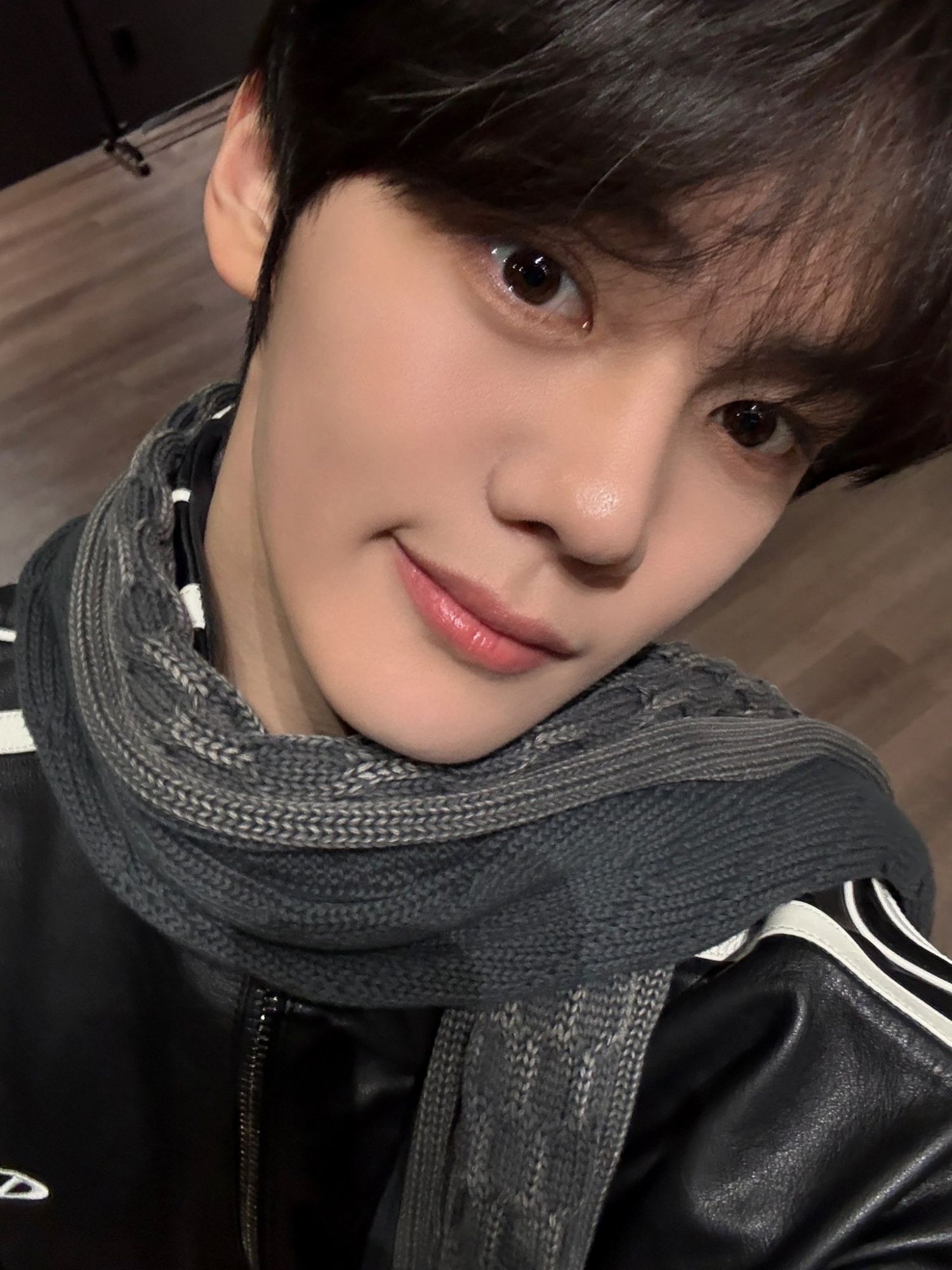 A moment captured by Kim Gyuvin (ZEROBASEONE)'s fan