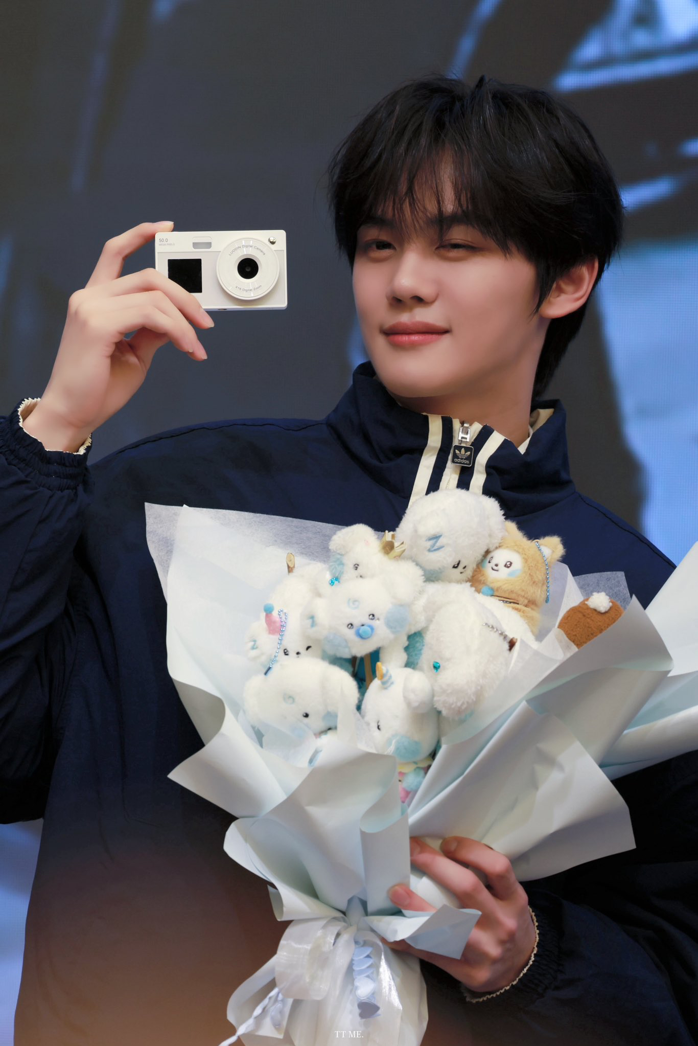 Recent activity shot of Kim Gyuvin (ZEROBASEONE)