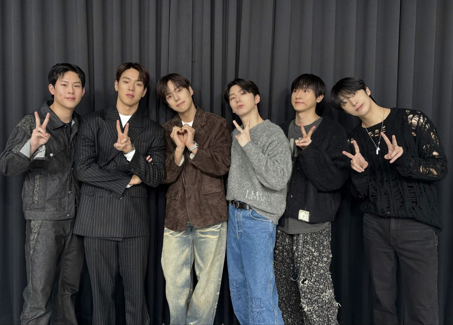 Foto aktivitas terbaru MONSTA X