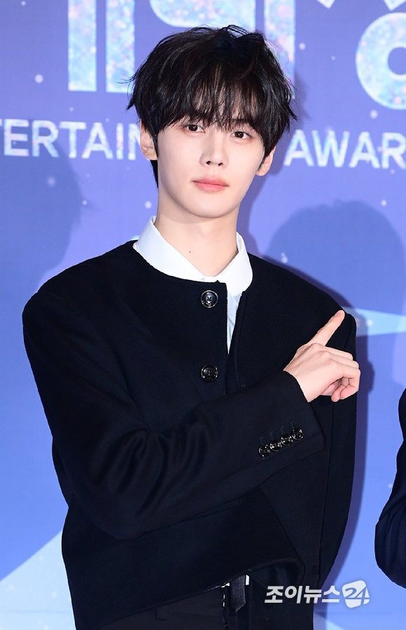 A moment captured by Kim Gyuvin (ZEROBASEONE)'s fan