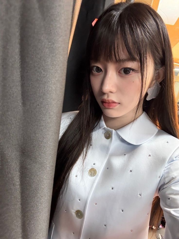 Behind-the-scenes cut of Minju (ILLIT)