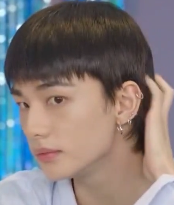 Foto aktivitas terbaru Hyunjin (Stray Kids)