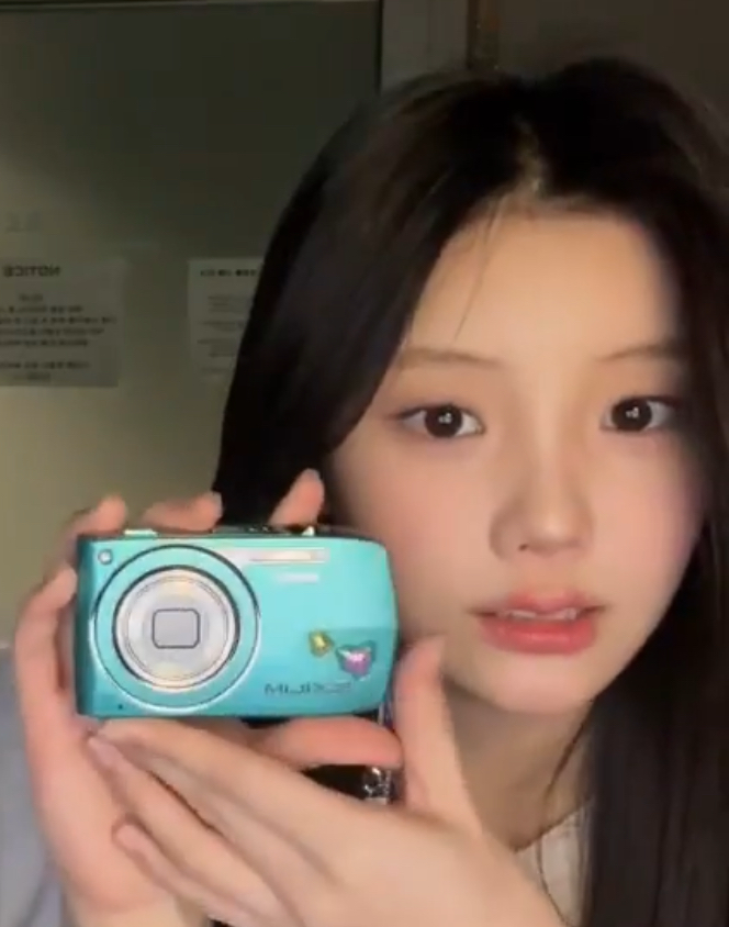 Behind-the-scenes cut of Wonhee (ILLIT)