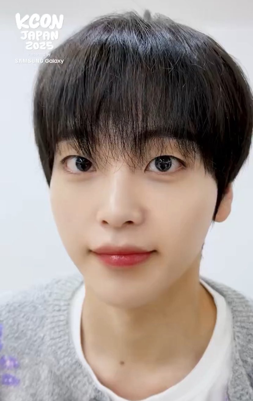 Recent activity shot of Hyeongjun (CRAVITY)