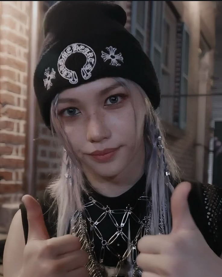 Latest photo of Felix (Stray Kids)