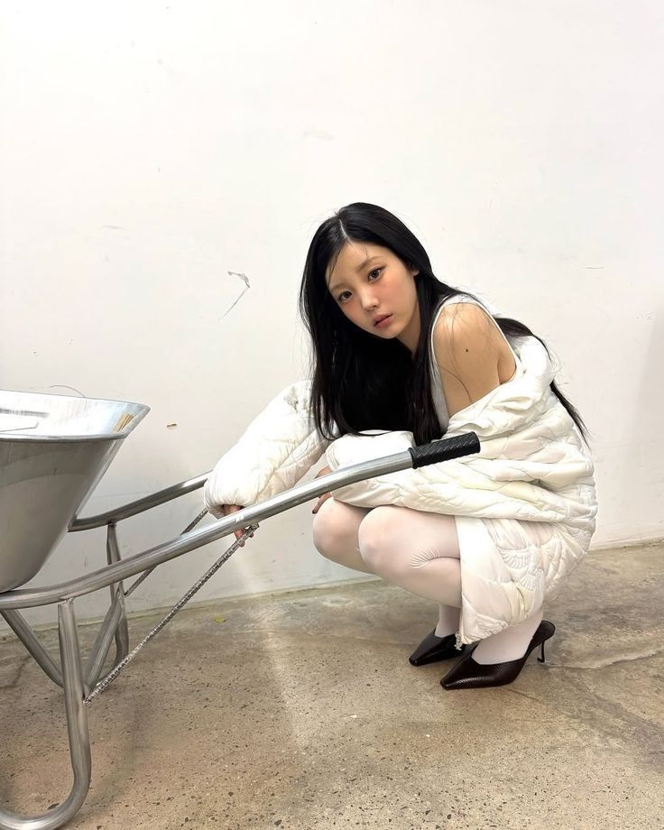 Behind-the-scenes cut of Wonhee (ILLIT)