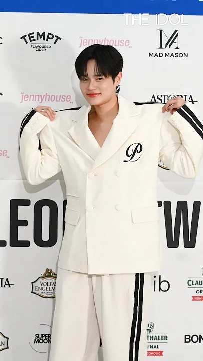 Today's most popular wallpaper in the Lee Daehwi (AB6IX) community
