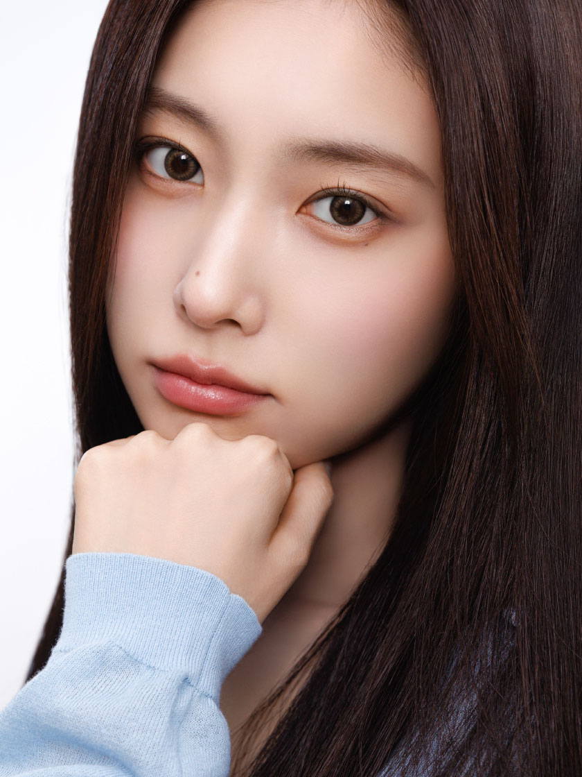 Behind-the-scenes cut of Kang Hyewon