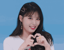 Behind-the-scenes cut of Ahin (MOMOLAND)