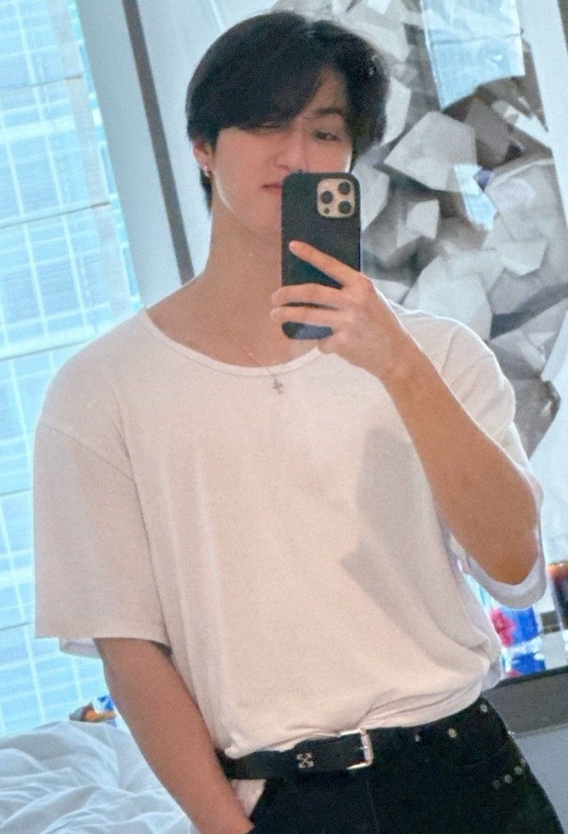 Latest photo of HAN (Stray Kids)