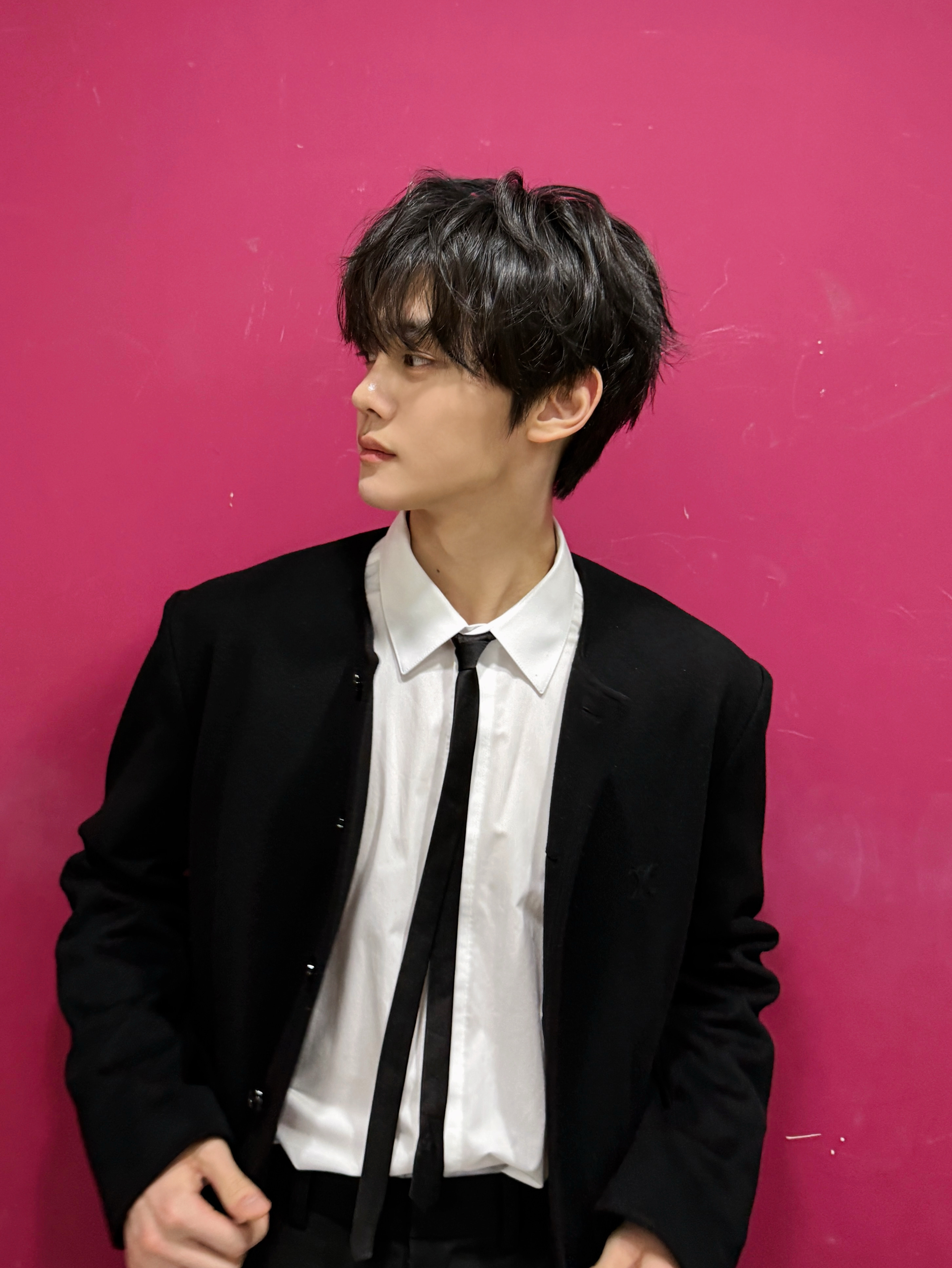 A moment captured by Kim Gyuvin (ZEROBASEONE)'s fan