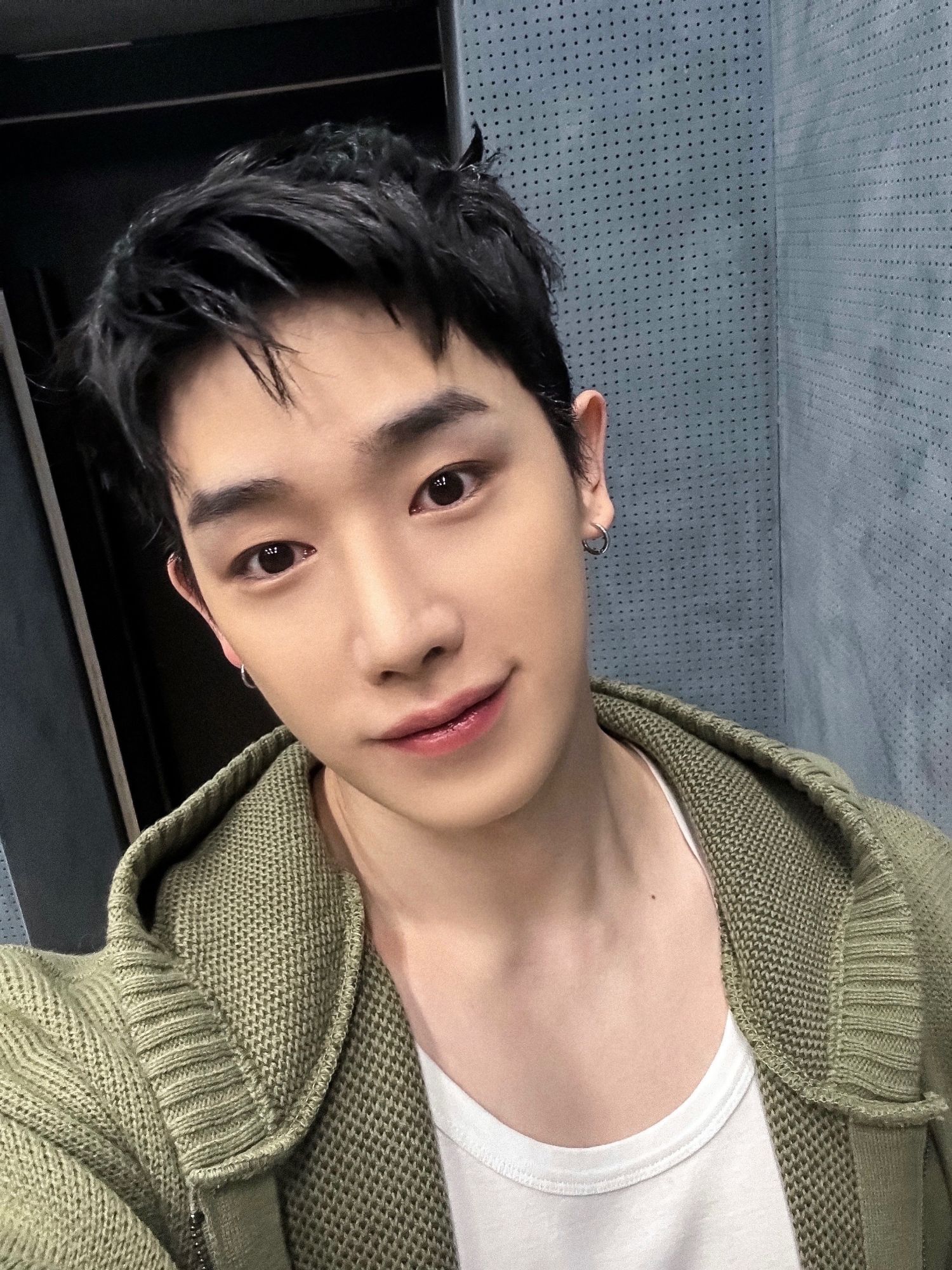 A moment captured by Wonho's fan