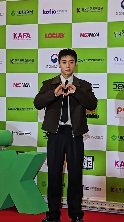 朴志訓粉絲最喜愛的經典桌布