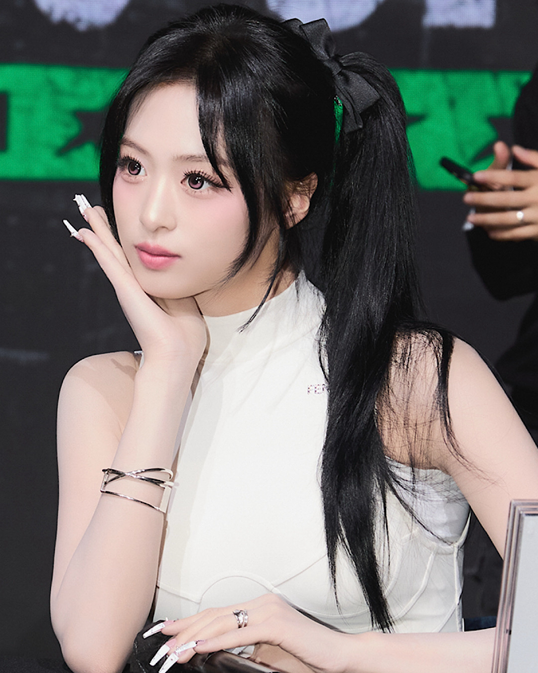 アヒョン (BABYMONSTER)の舞台裏ショット