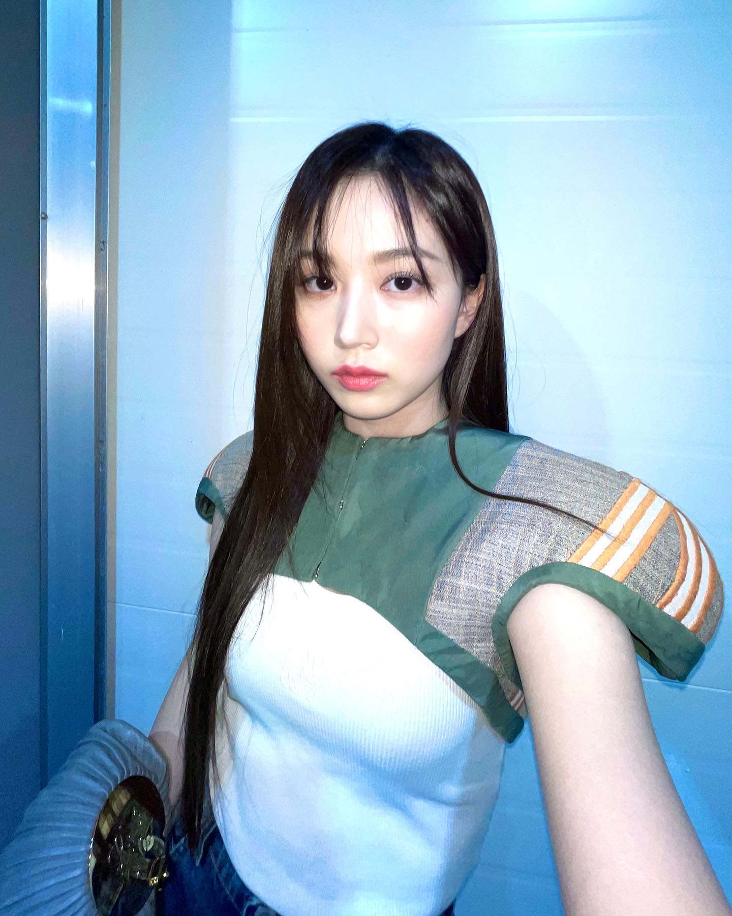 Behind-the-scenes cut of NMIXX