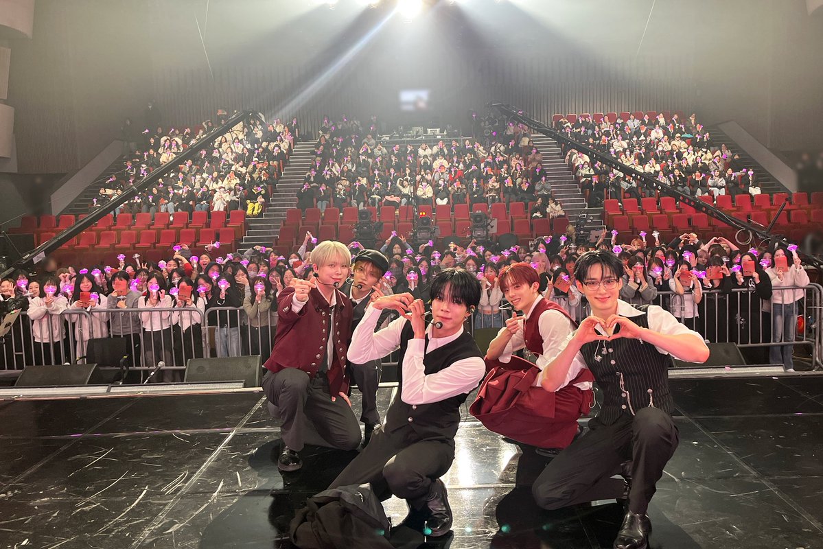 A moment captured by VERIVERY's fan