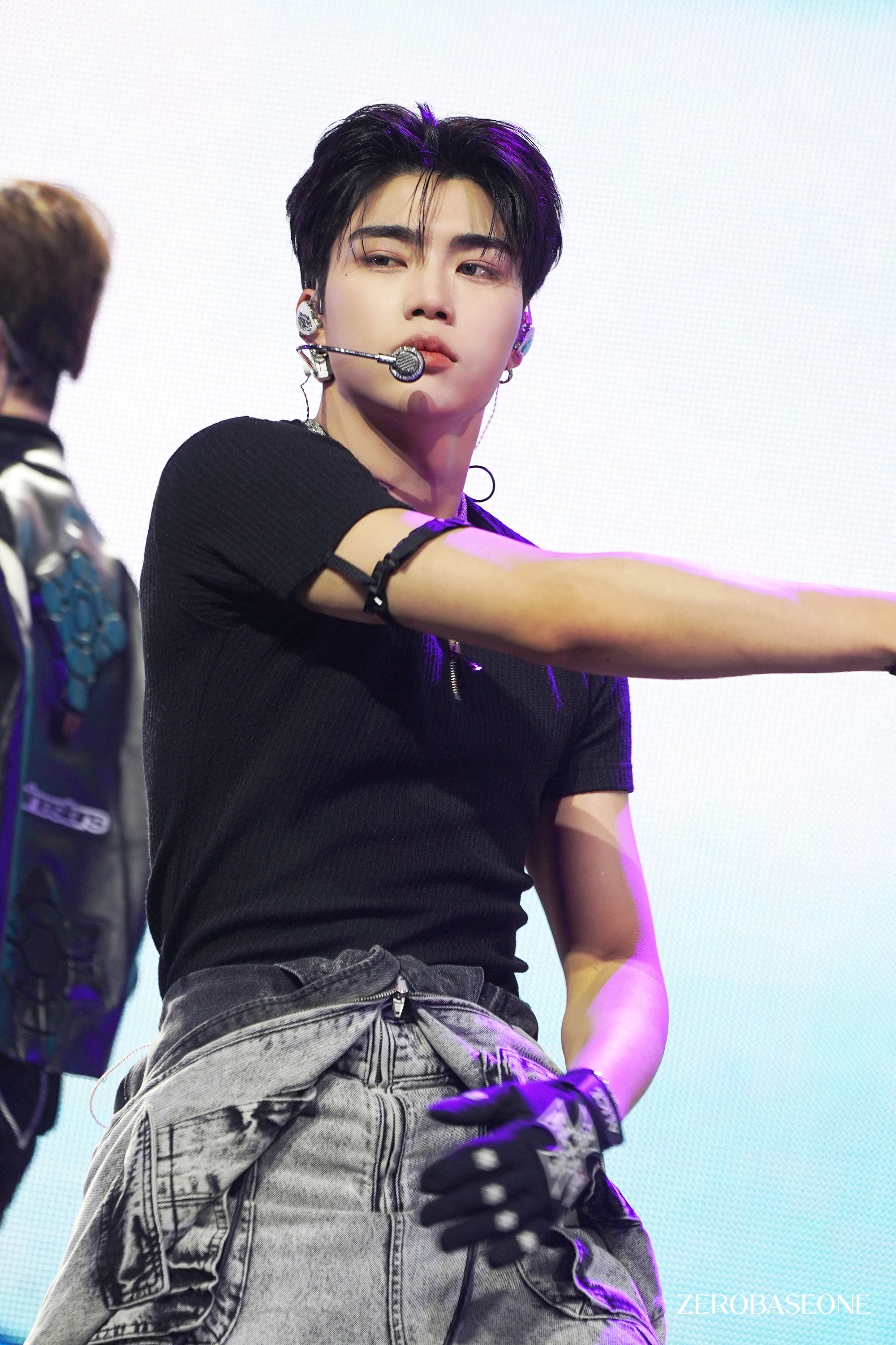 A moment captured by Park Gunwook (ZEROBASEONE)'s fan