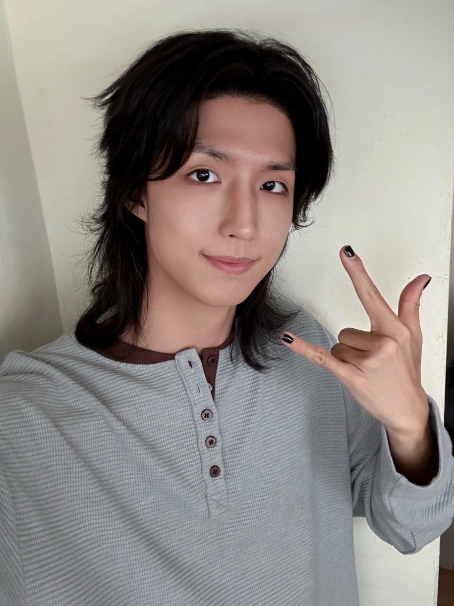 A moment captured by Xdinary Heroes's fan