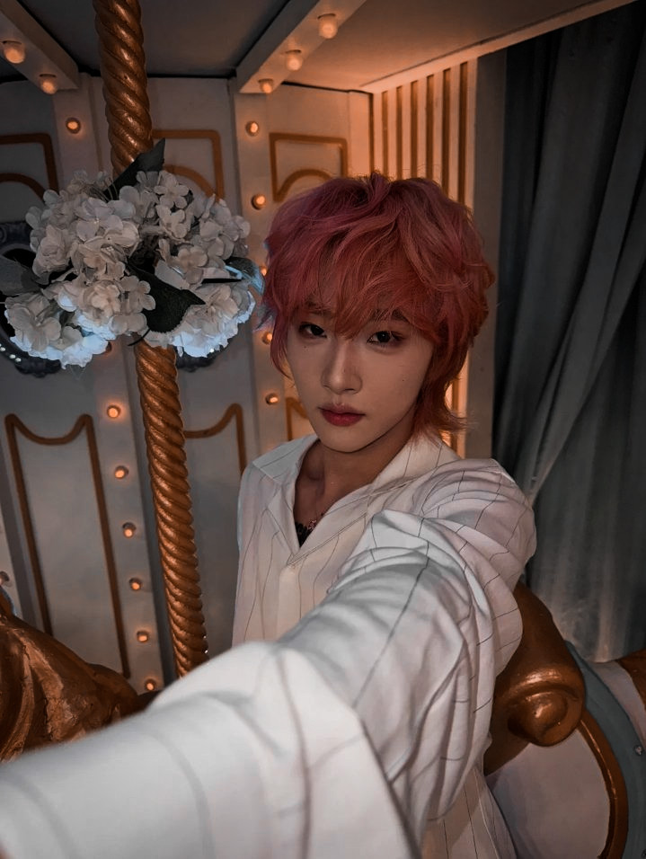 A moment captured by Hu Yetao (NexT1DE)'s fan