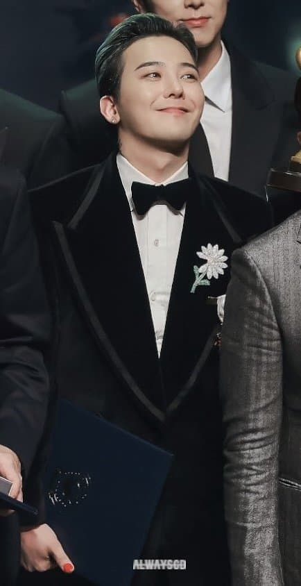 G-DRAGON (BIGBANG)のファンが作った特別な壁紙