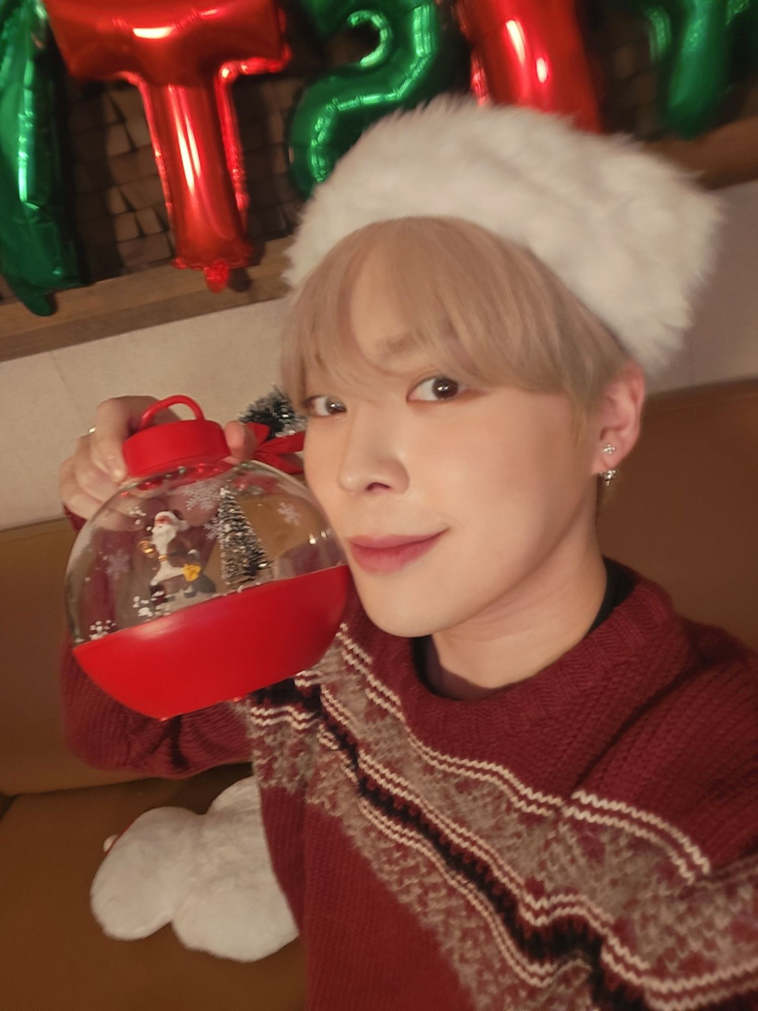 Recent activity shot of Yeonho (VERIVERY)
