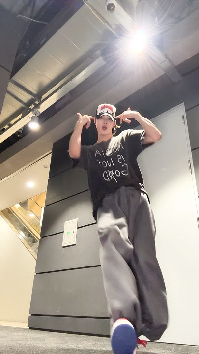 Behind-the-scenes cut of K (&TEAM)